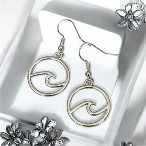5 For $25💫Elegant Silver Ocean Wave Earrings